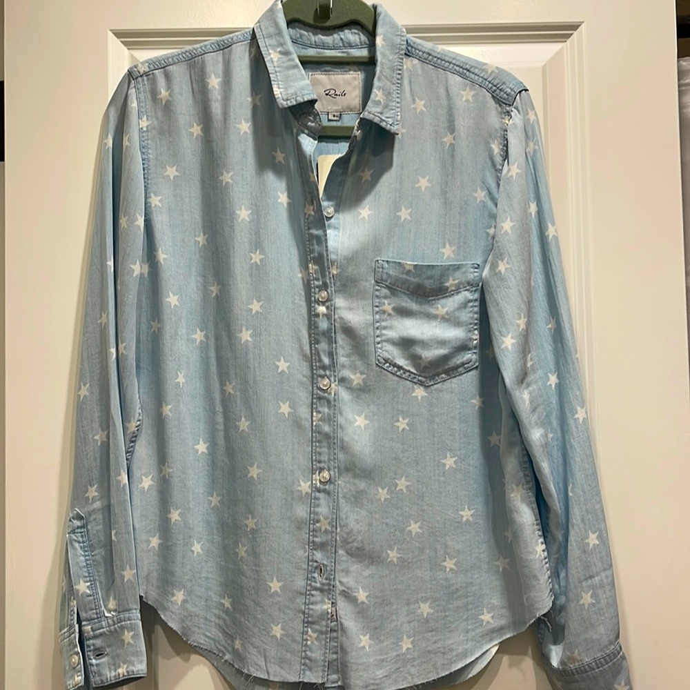 Rails Ingrid Raw-Edge Chambray Shirt. NWT. Size S.